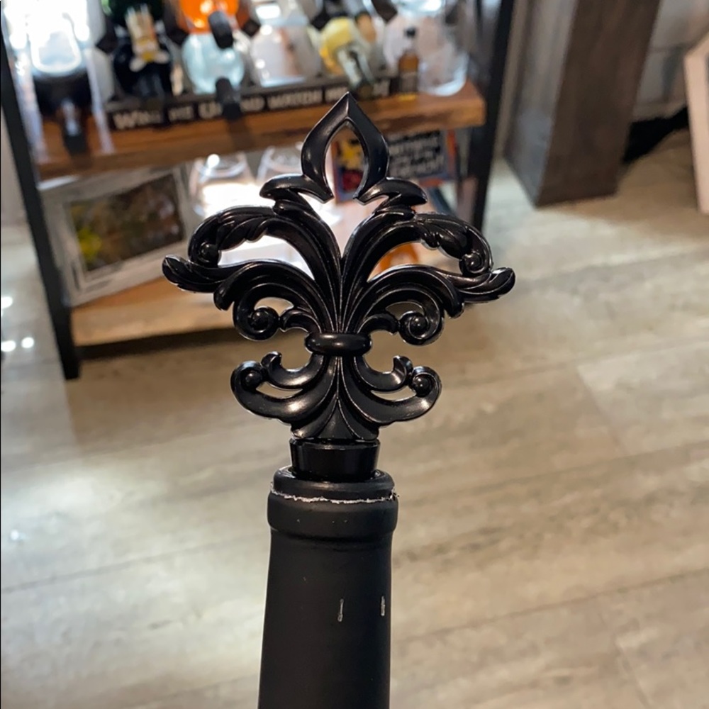 Matte Black Fleur De Lis Wine Stop